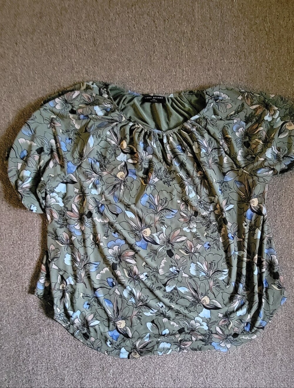 NWOT Women's Lane Bryant Size 18/20 Olive Floral Notch Necklone Blouse Shirt Top